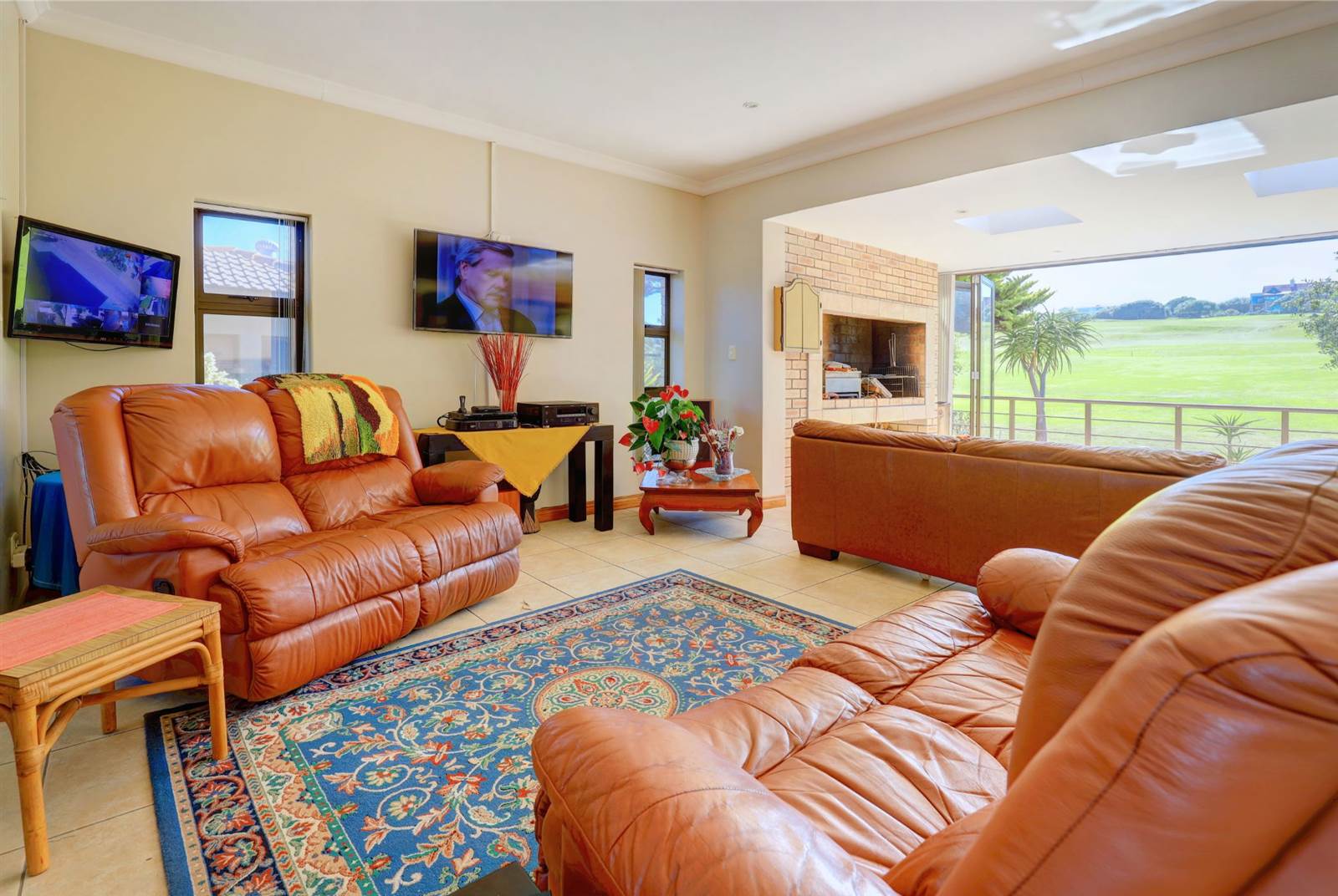 4 Bed House in Mossel Bay Golf Estate photo number 8