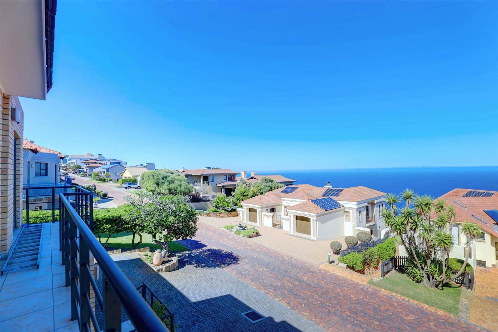 4 Bed House in Mossel Bay Golf Estate photo number 16