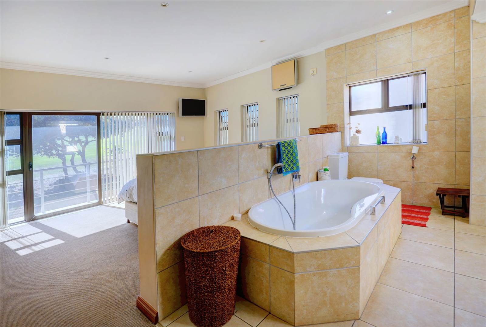 4 Bed House in Mossel Bay Golf Estate photo number 19