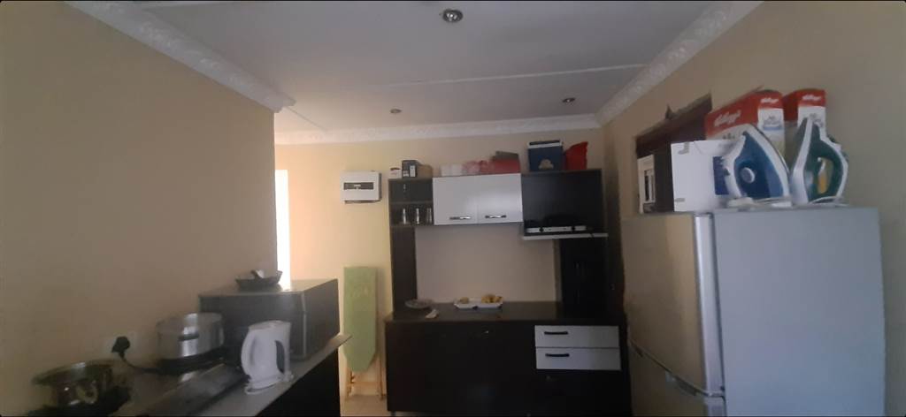 2 Bed House in Umlazi photo number 5