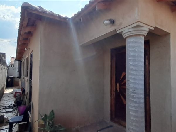 4 Bed House in Protea Glen