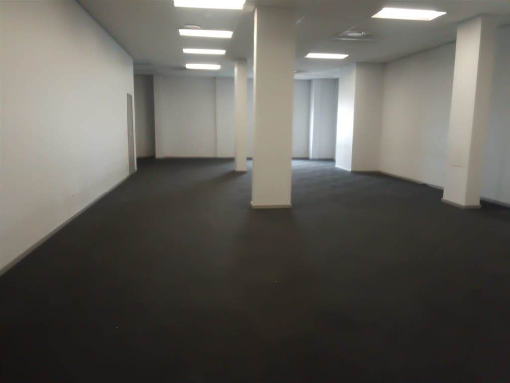 7568  m² Commercial space in Stamford Hill photo number 18