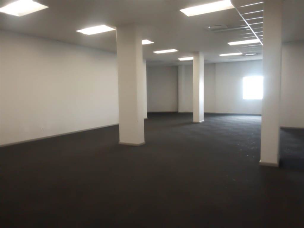 7568  m² Commercial space in Stamford Hill photo number 17