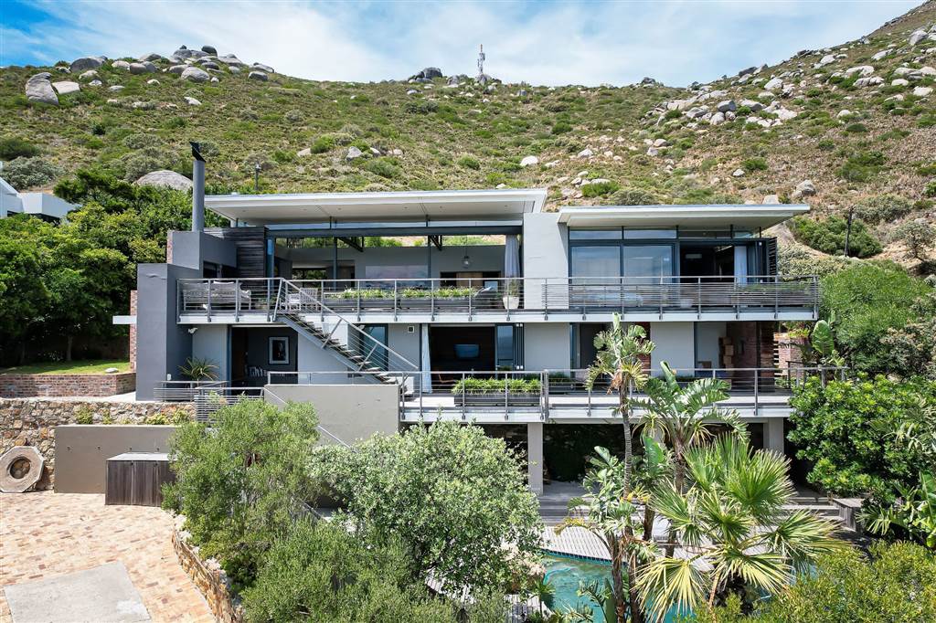 4 Bedroom House 4 Bedroom House