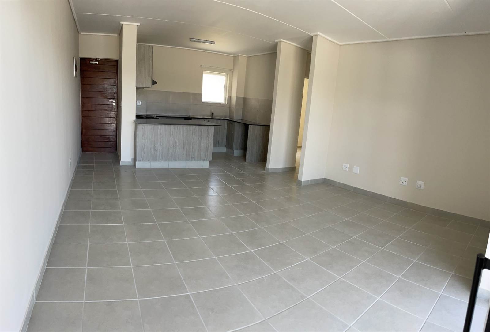 2 Bed Apartment in Klein Parys photo number 3