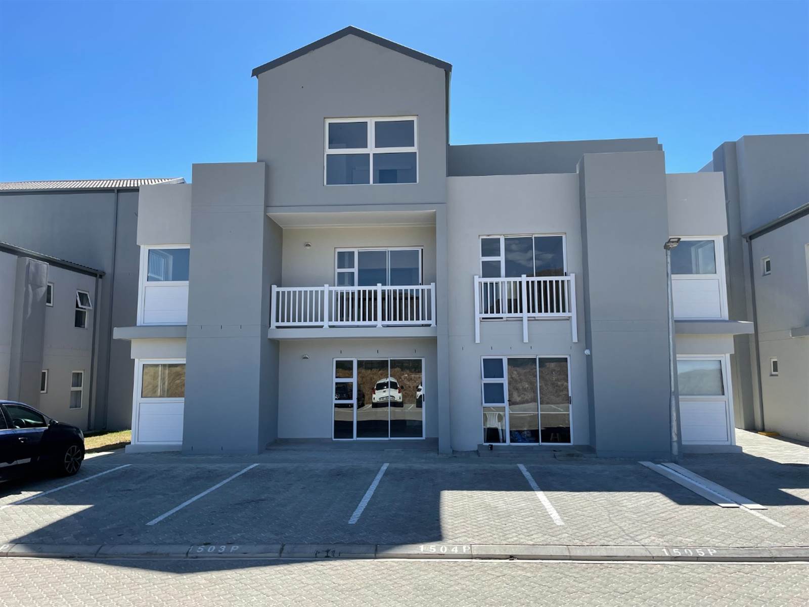 2 Bed Apartment in Klein Parys photo number 2