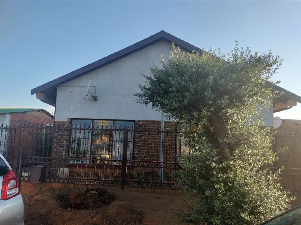 5 Bed House in Mamelodi West photo number 16