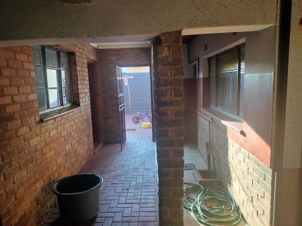 5 Bed House in Mamelodi West photo number 14
