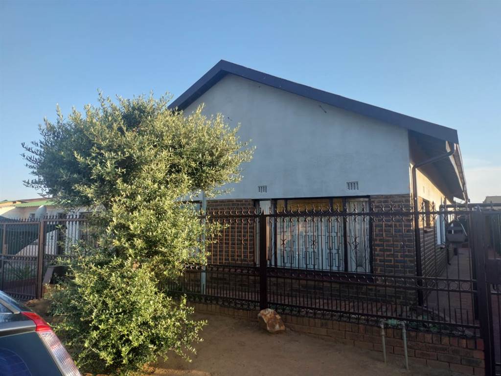 5 Bed House in Mamelodi West photo number 1