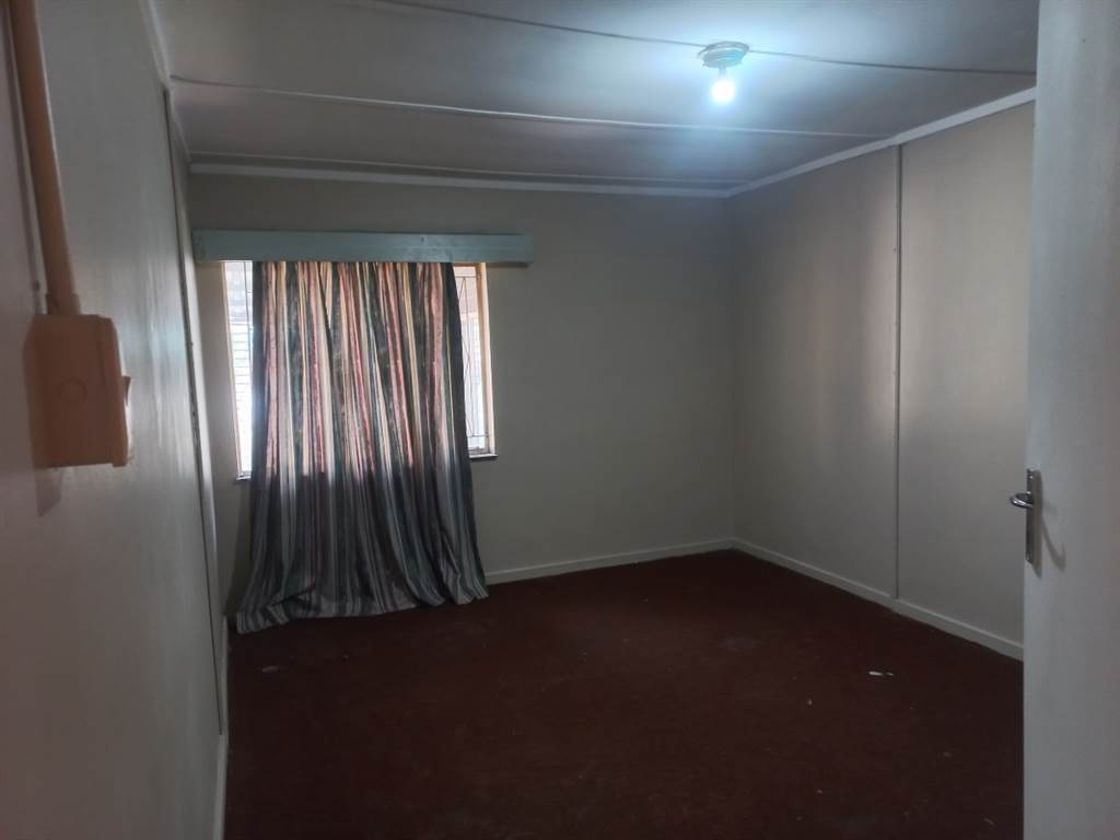 4 Bed House in Uitsig photo number 14