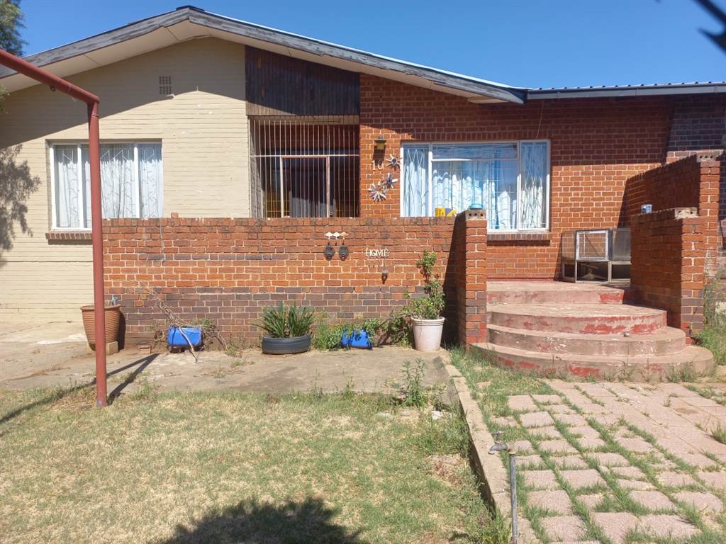 4 Bed House in Uitsig photo number 1