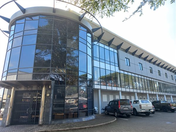 789  m² Commercial space