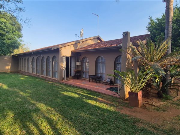 5 Bedroom House 5 Bedroom House