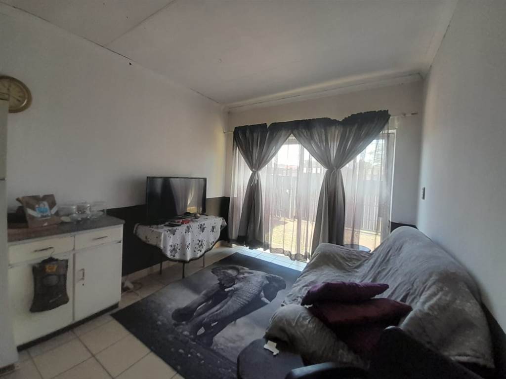 4 Bed House in Boksburg North photo number 3