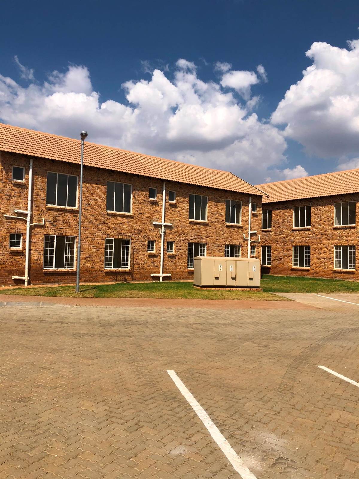 2 Bed Flat in Randfontein photo number 16