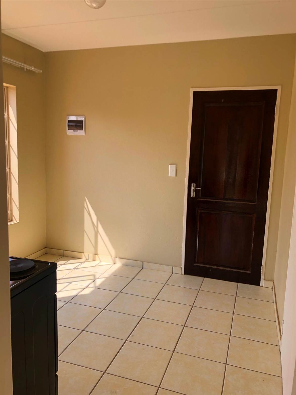 2 Bed Flat in Randfontein photo number 12