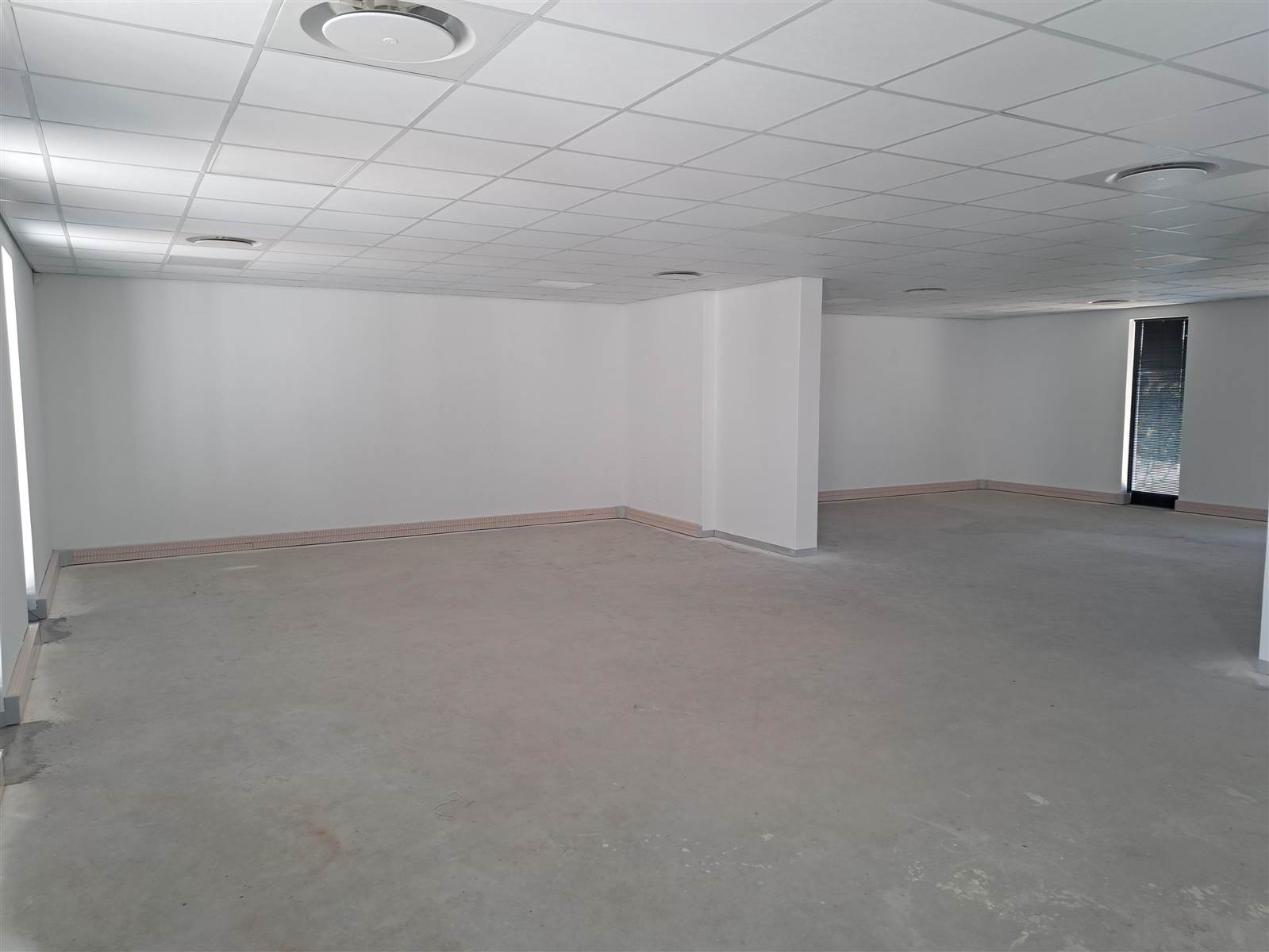 142  m² Commercial space in Durbanville Central photo number 13