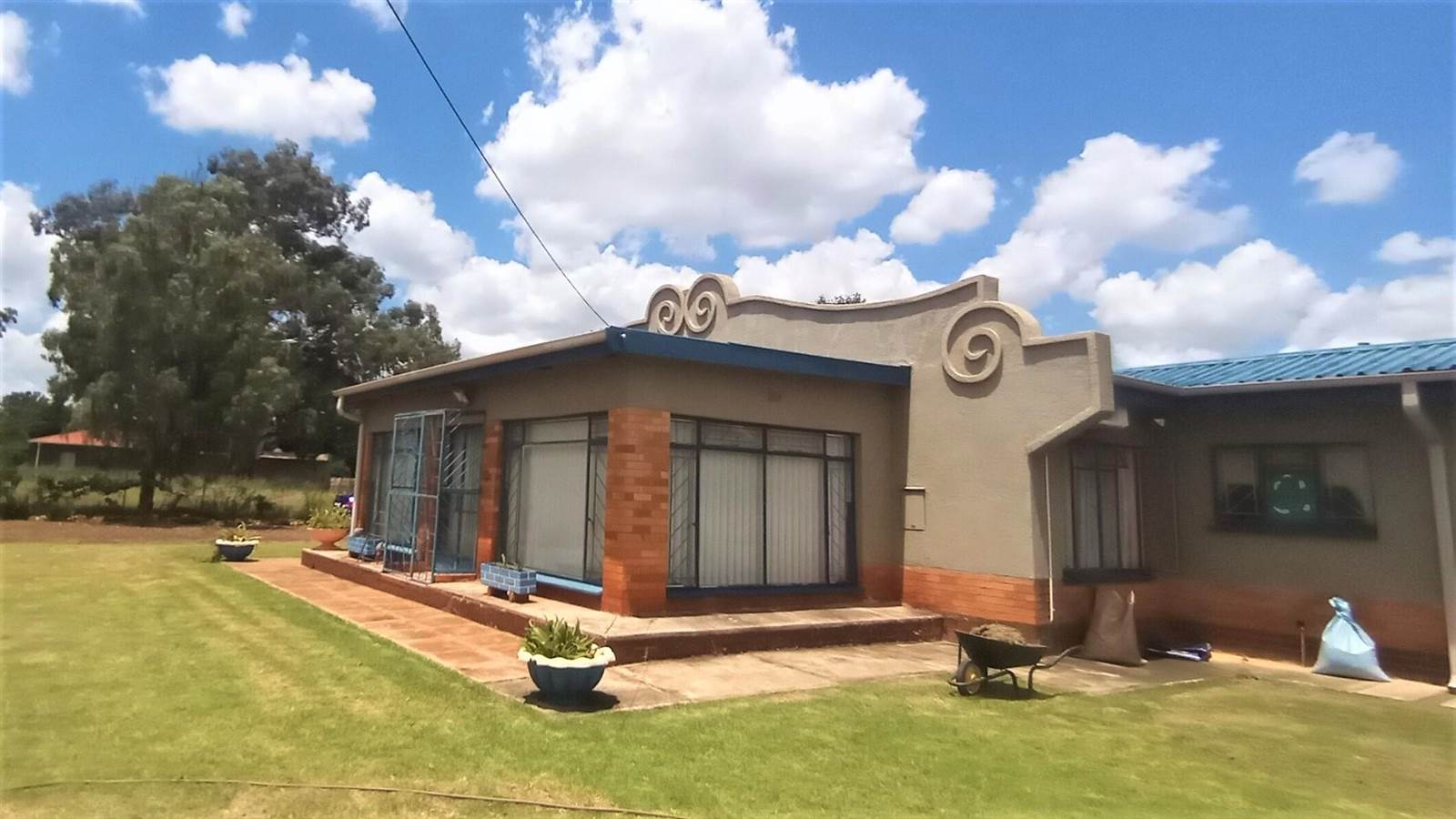 4 Bed House in Carletonville photo number 2