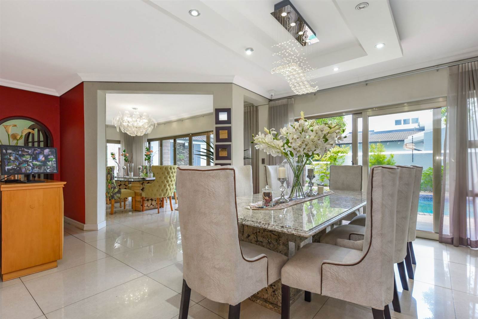 5 Bed House in Douglasdale photo number 6