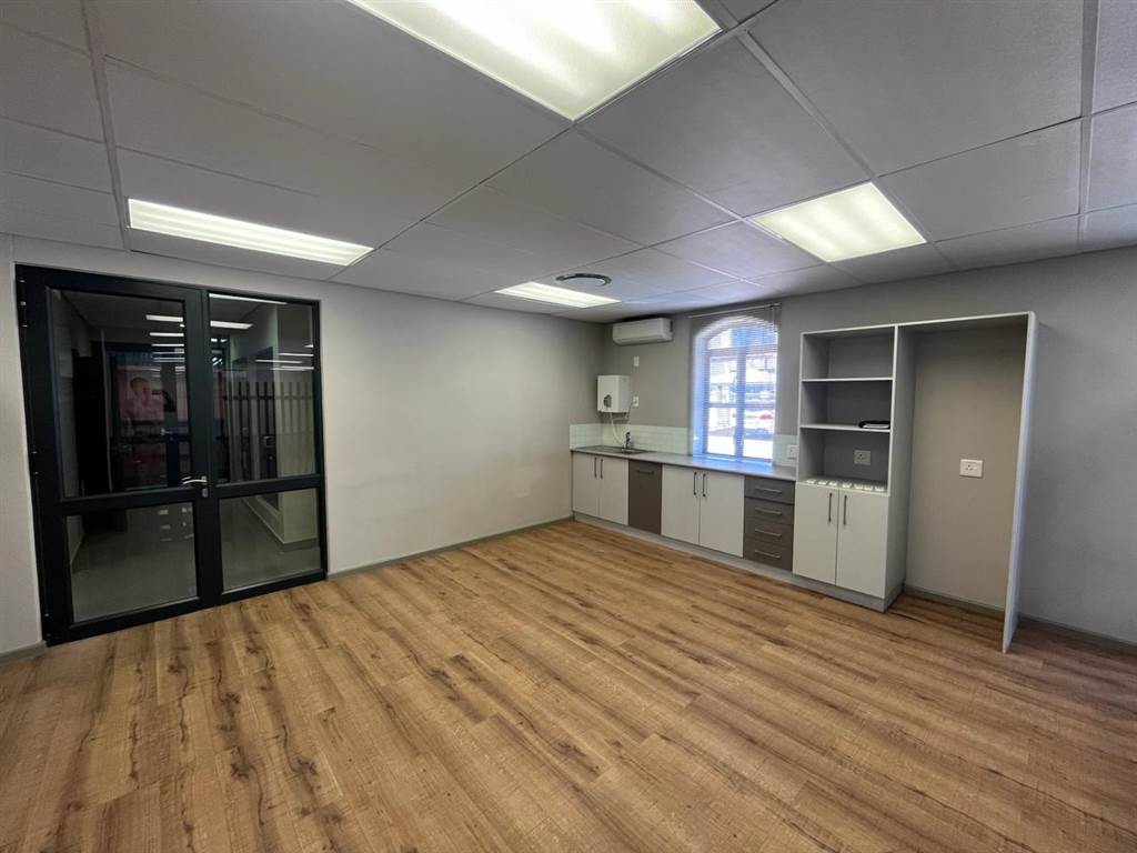 225  m² Commercial space in Jamestown photo number 9