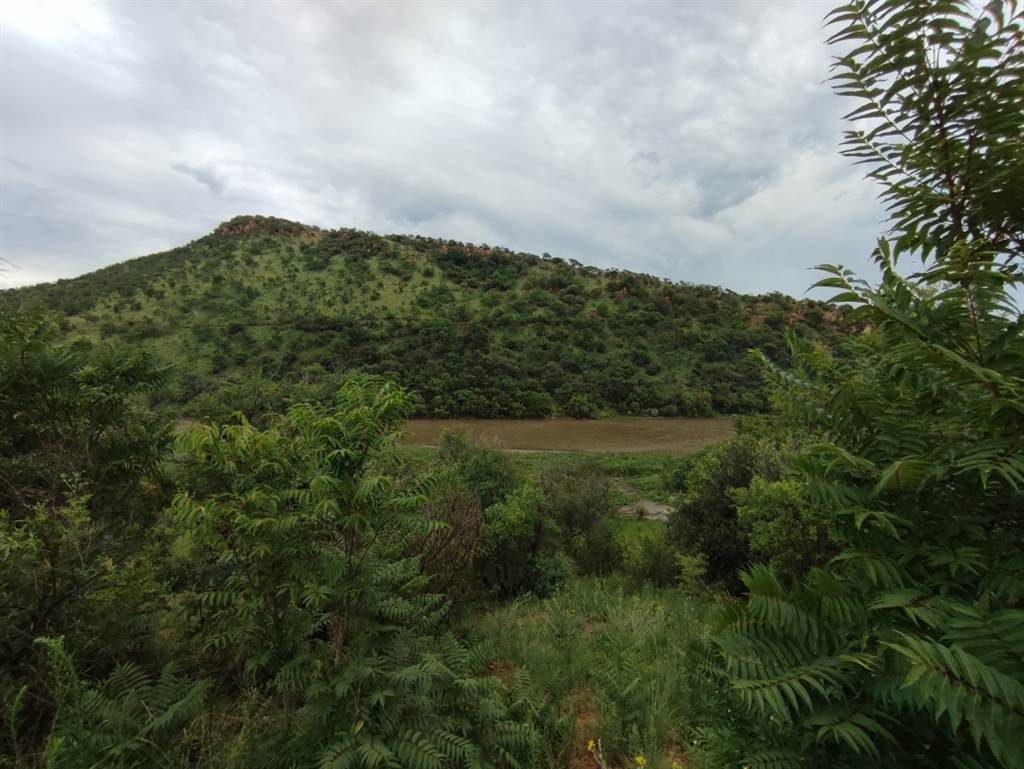 745 m² Land available in Estate D Afrique photo number 4
