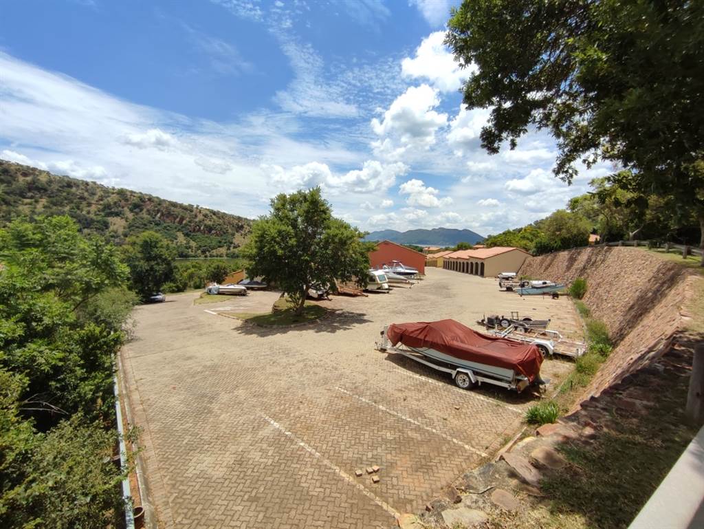745 m² Land available in Estate D Afrique photo number 6