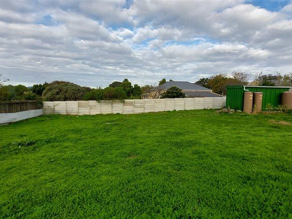 1 165 m² Land