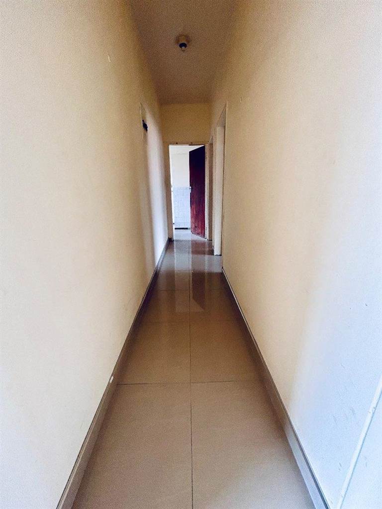 2 Bed Apartment in Vryheid photo number 9