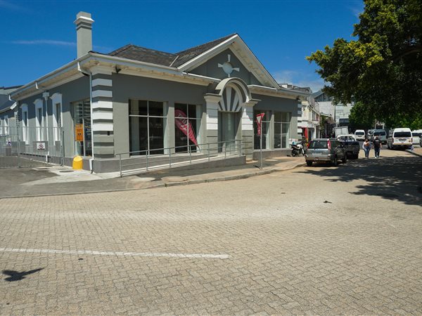 361  m² Retail Space