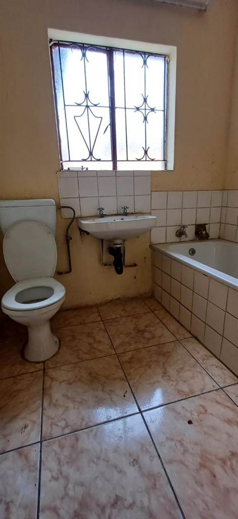 4 Bed House in Mamelodi West photo number 5