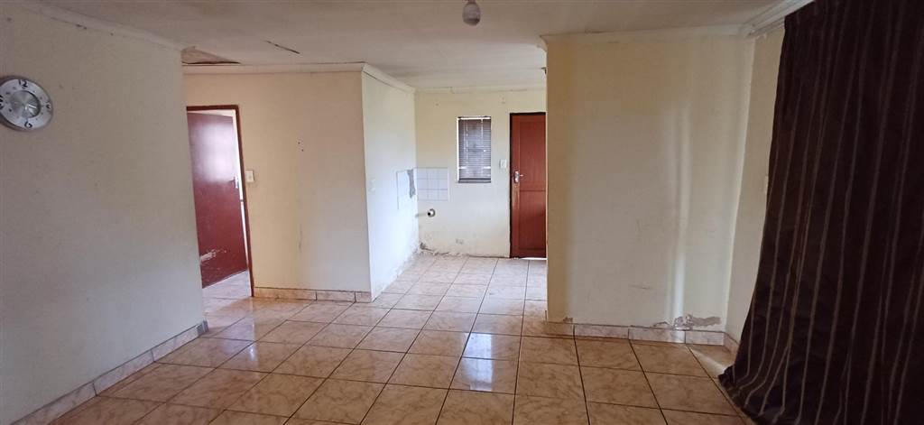 4 Bed House in Mamelodi West photo number 8