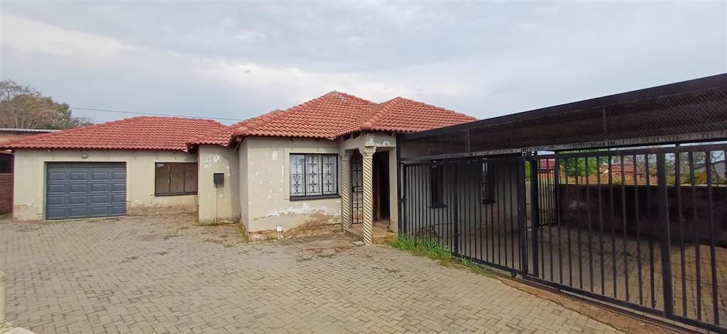 4 Bed House in Mamelodi West photo number 14