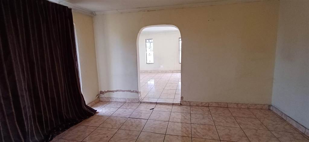 4 Bed House in Mamelodi West photo number 7