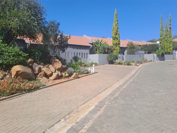 3 Bedroom Townhouse 3 Bedroom Townhouse