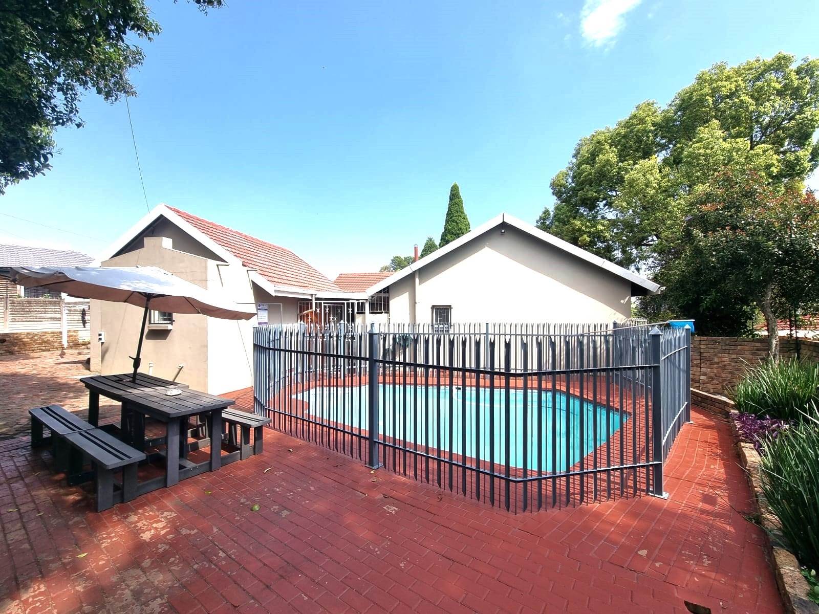 8 Bed House in Garsfontein photo number 30