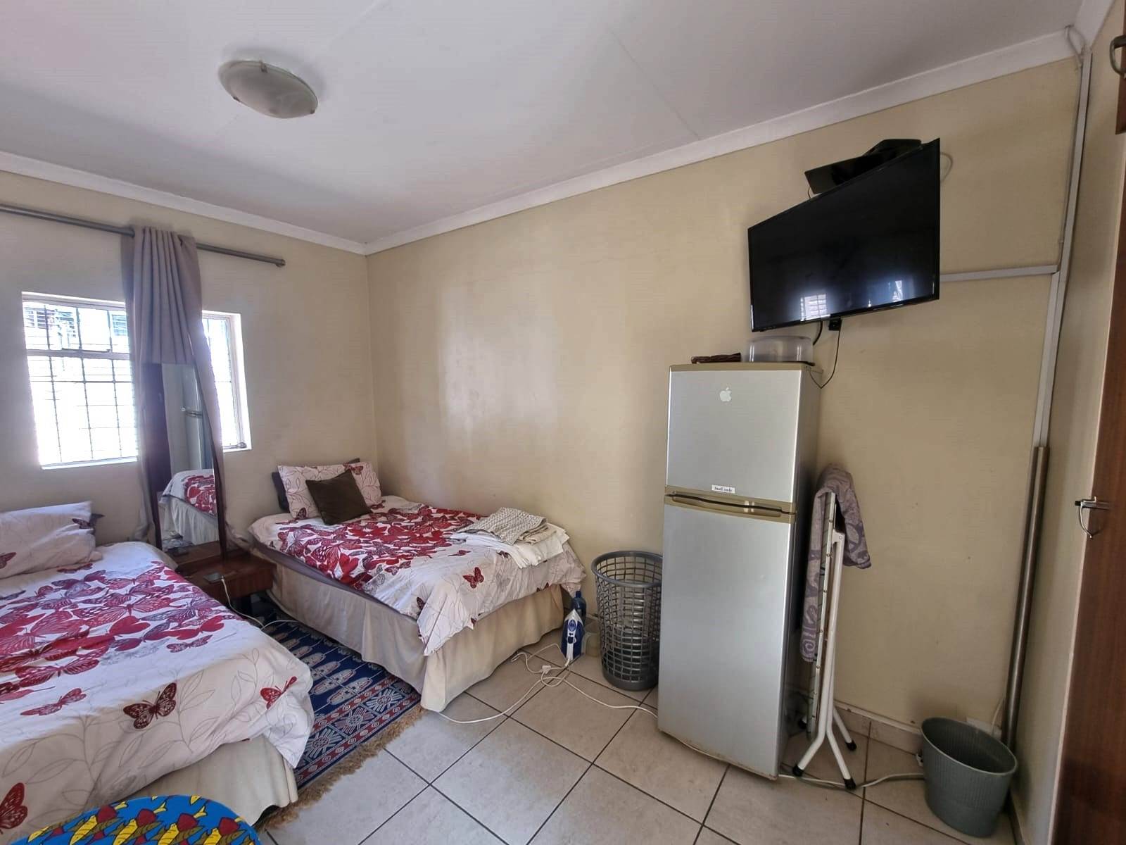 8 Bed House in Garsfontein photo number 26