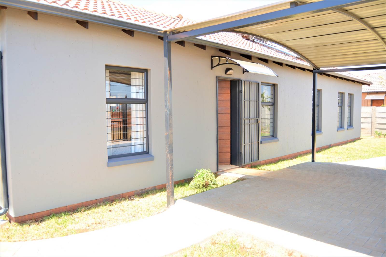 4 Bed House in Lenasia photo number 21