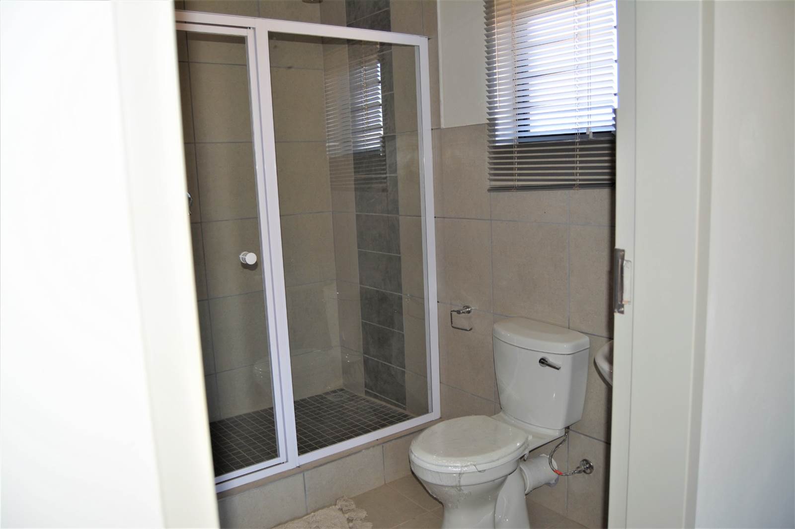 4 Bed House in Lenasia photo number 17