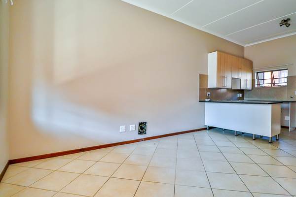 2 Bed Apartment in Summerset photo number 5