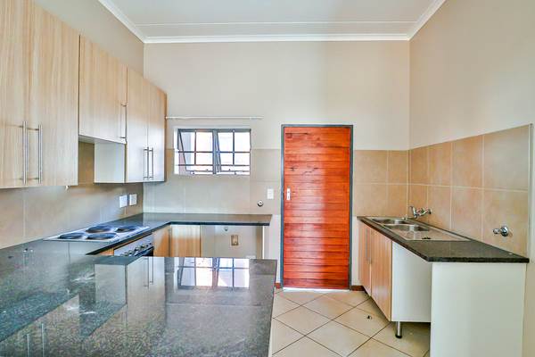 2 Bed Apartment in Summerset photo number 3