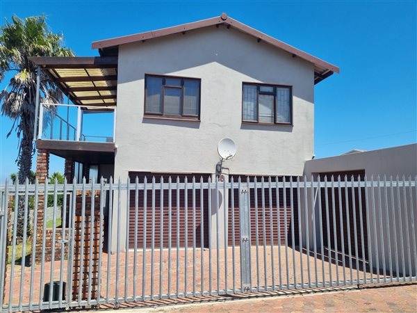 4 Bedroom House 4 Bedroom House