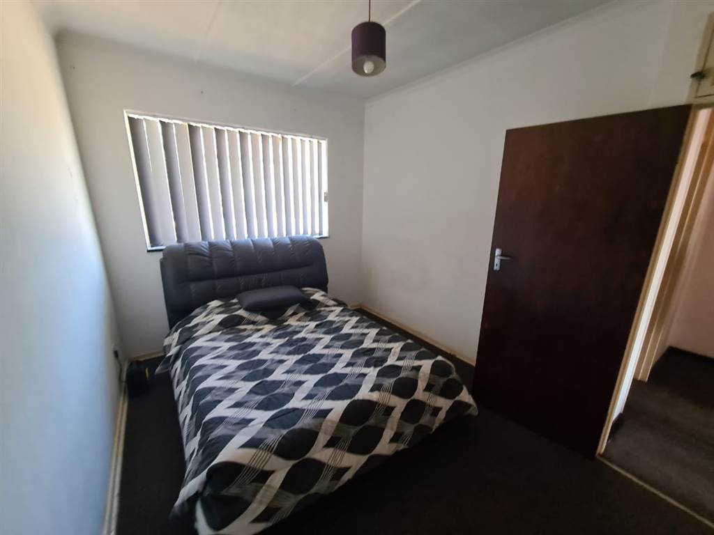 2 Bed Apartment in Brakpan Central photo number 8