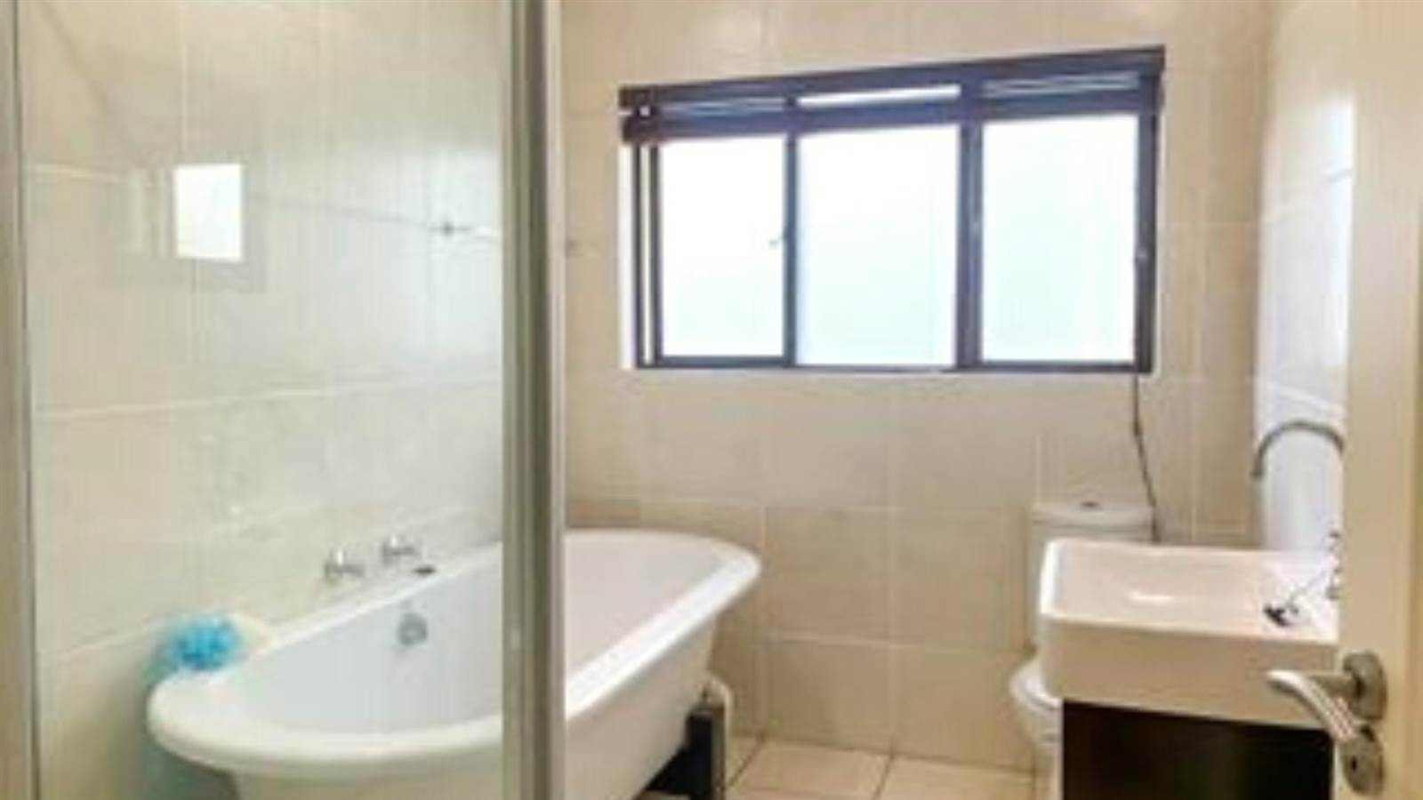 3 Bed Apartment in Sunninghill photo number 13