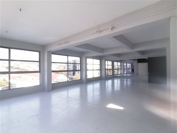 800  m² Commercial space in Vredehoek