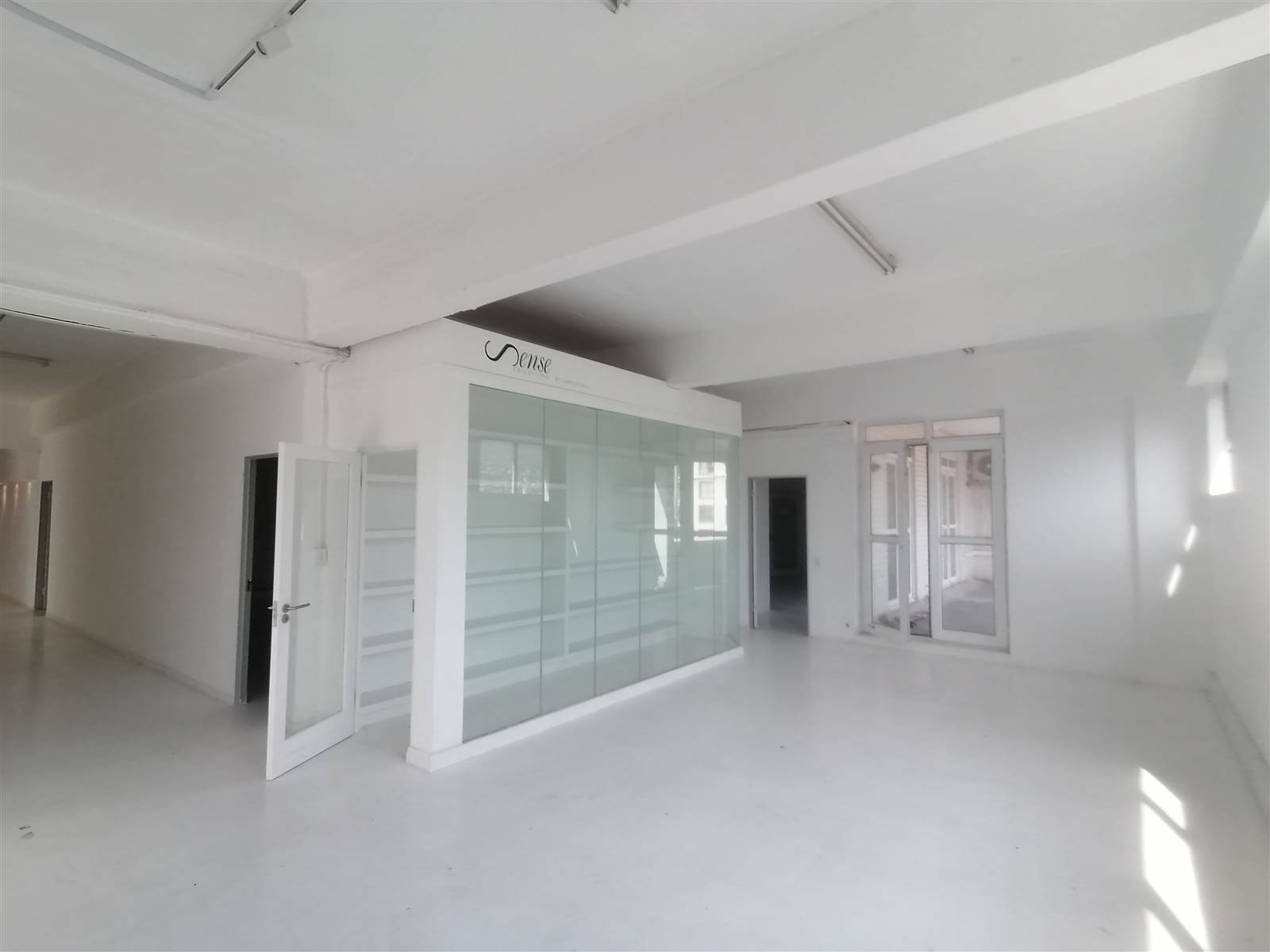 800  m² Commercial space in Vredehoek photo number 7