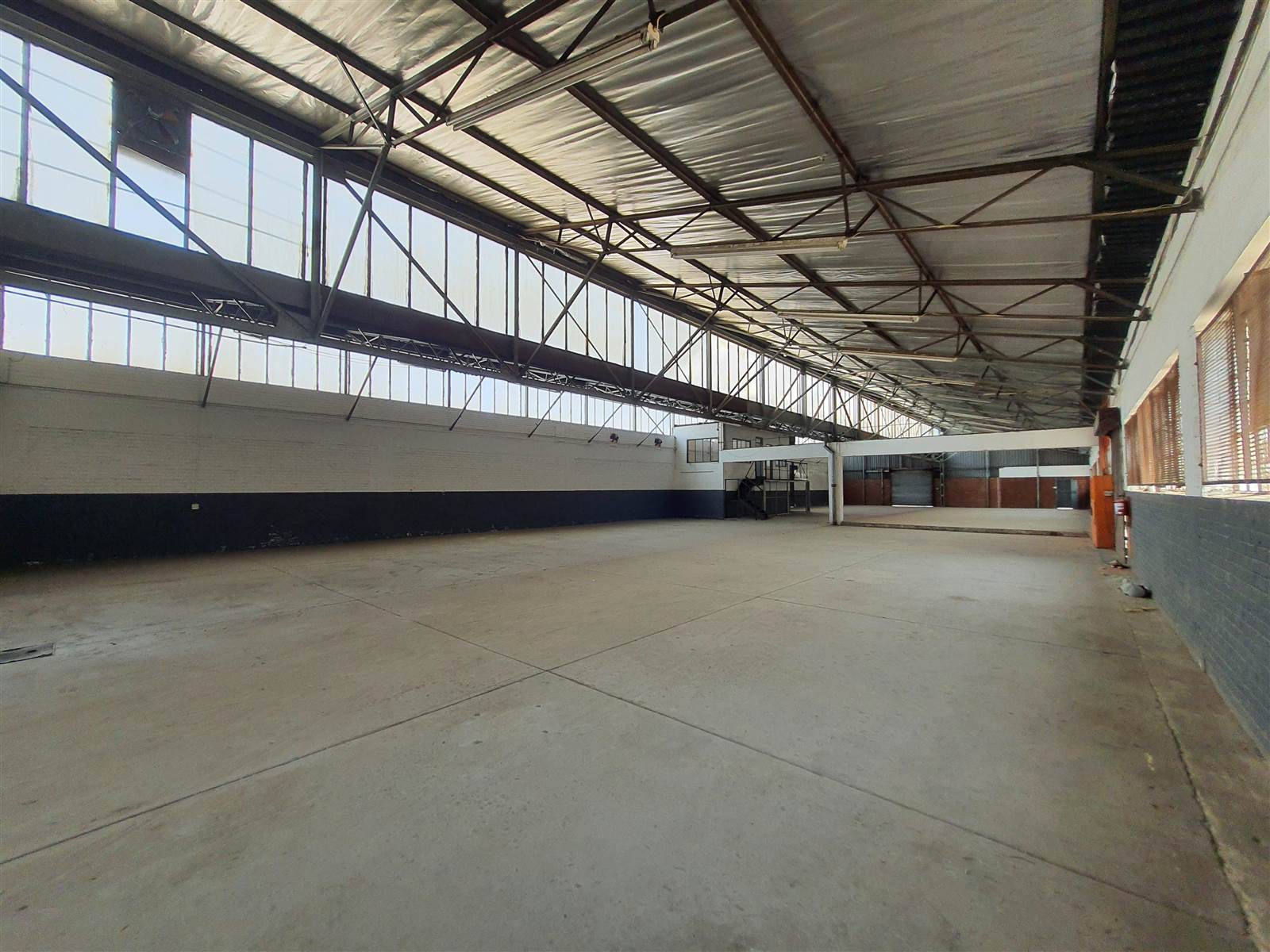 847  m² Industrial space in Benrose photo number 2