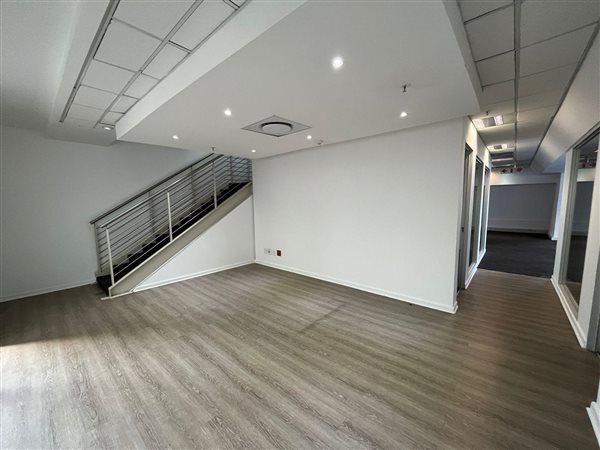 353  m² Commercial space