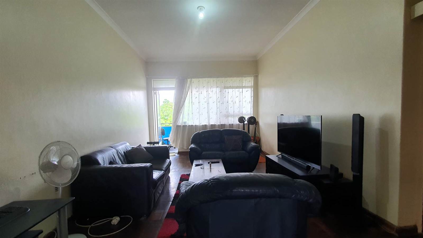 1 Bed Apartment in Port Elizabeth Central photo number 3