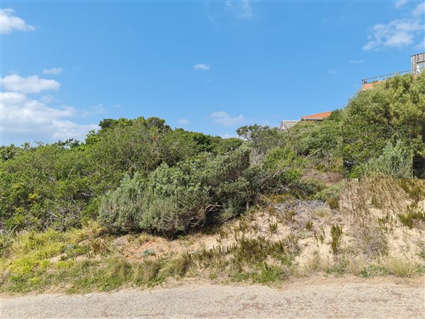 735 m² Land