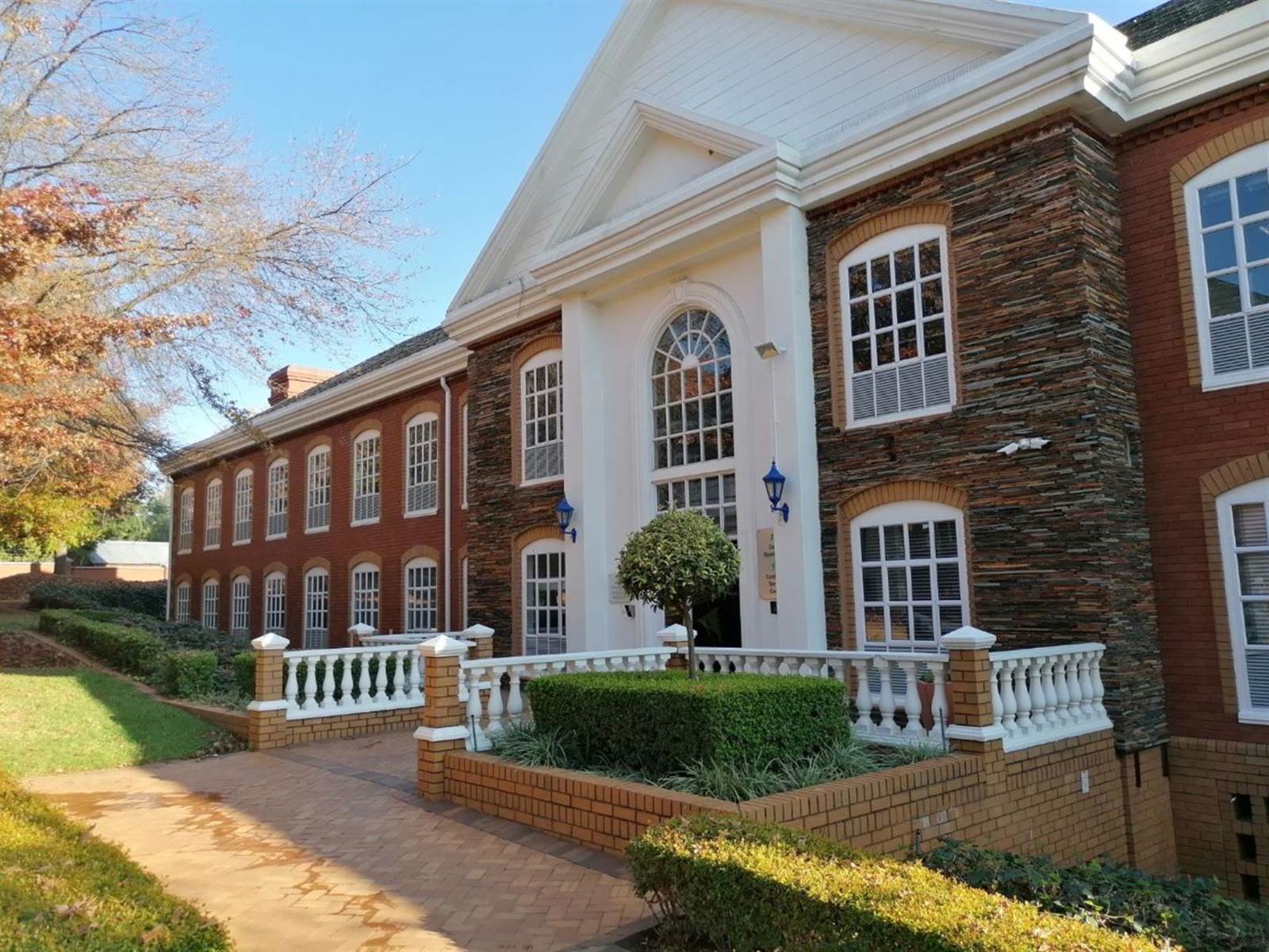 605  m² Commercial space in Bryanston photo number 1